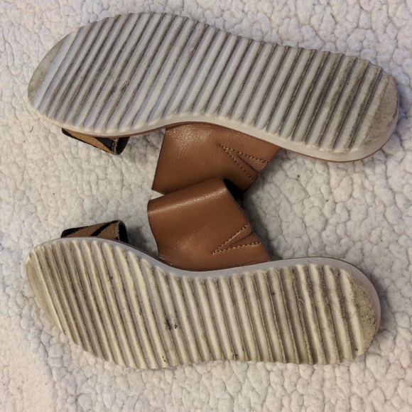 Bobs From Sketchers Memory Foam Brown Leopard Sandals. Size 7. Good Condition. - Picture 3 of 6